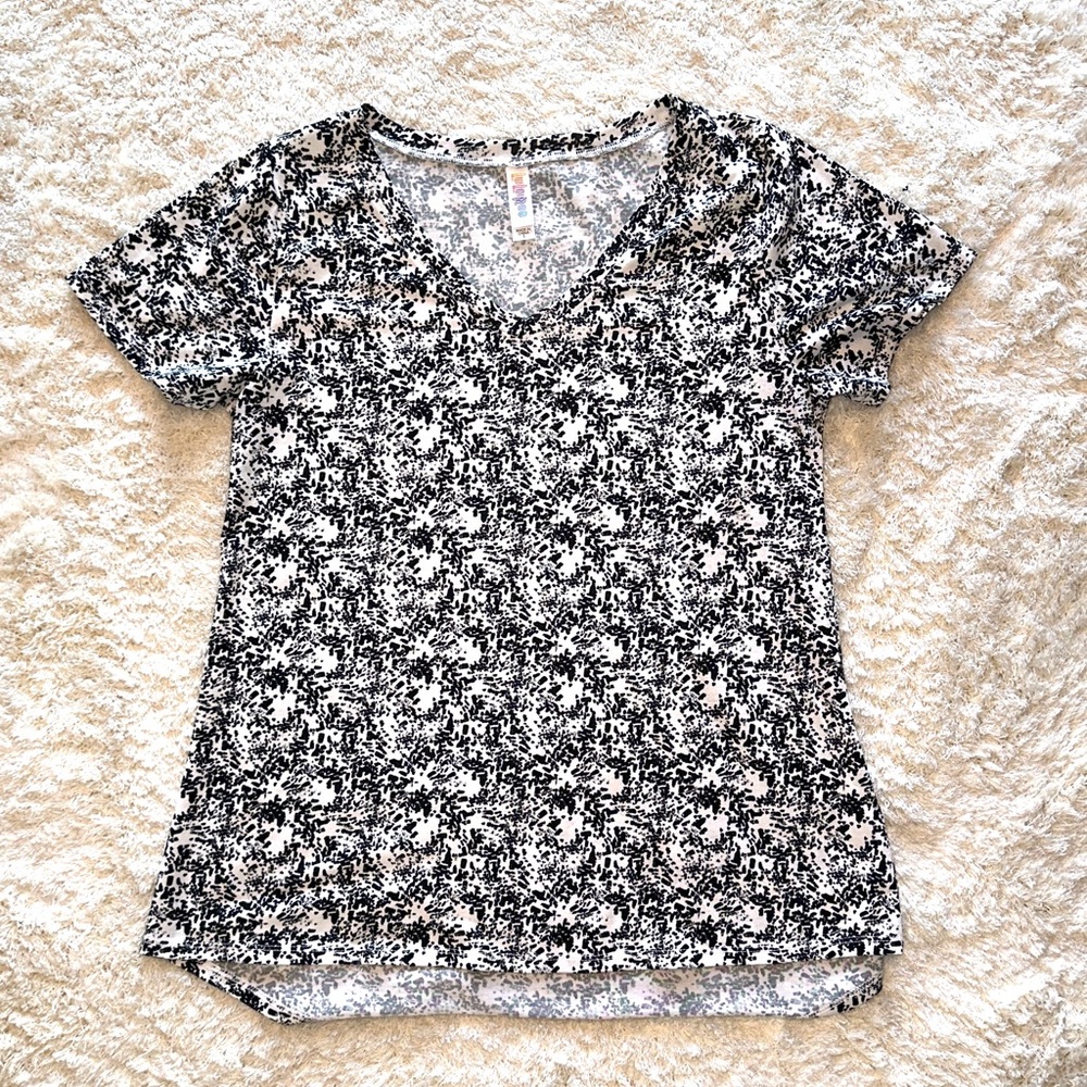 LuLaRoe Christy T shirt size S
